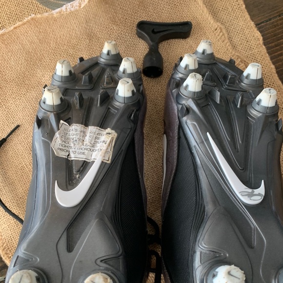 Nike Alpha Football Cleats - Picture 3 of 3